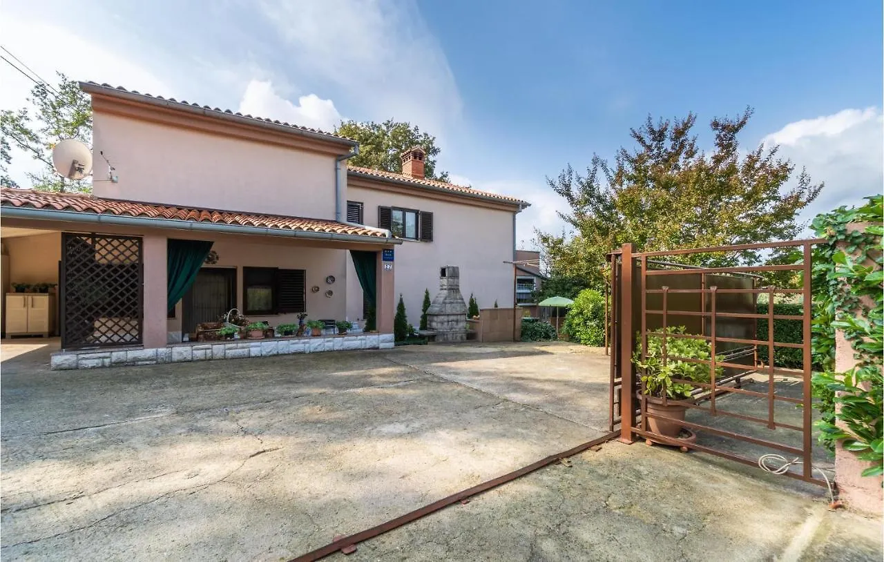 Pet Friendly Apartment In Pavicini With Wifi