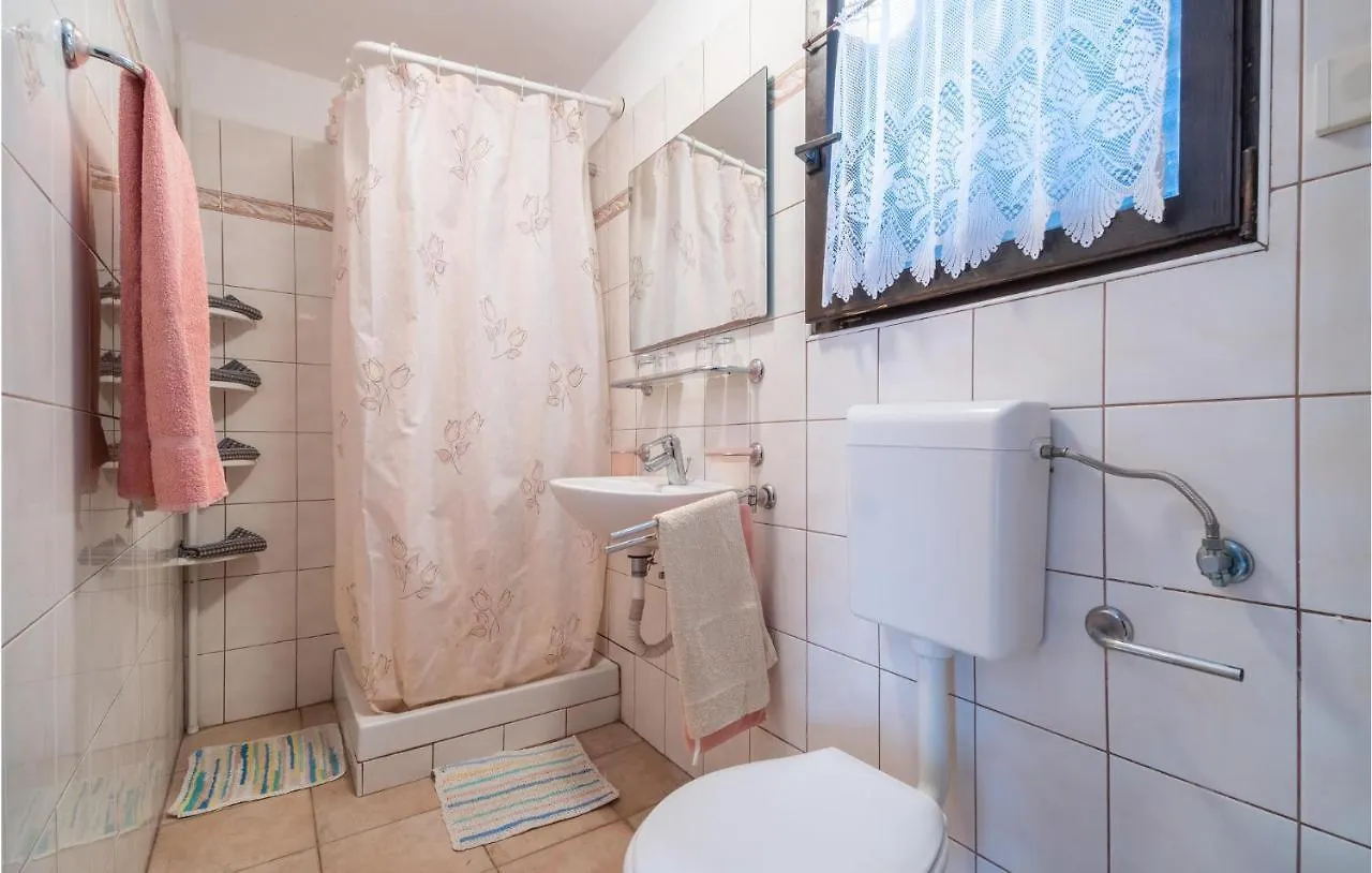 Pet Friendly Apartment In Pavicini With Wifi