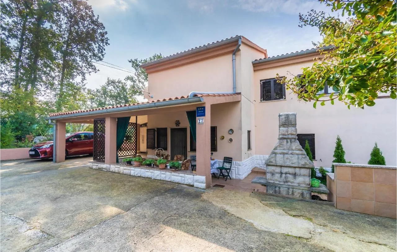 Pet Friendly Apartment In Pavicini With Wifi