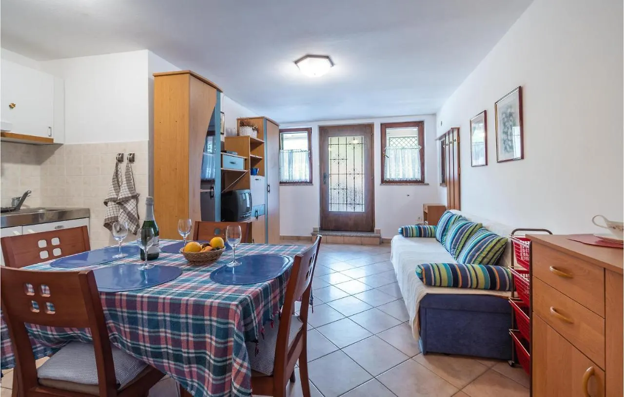 Pet Friendly Apartment In Pavicini With Wifi