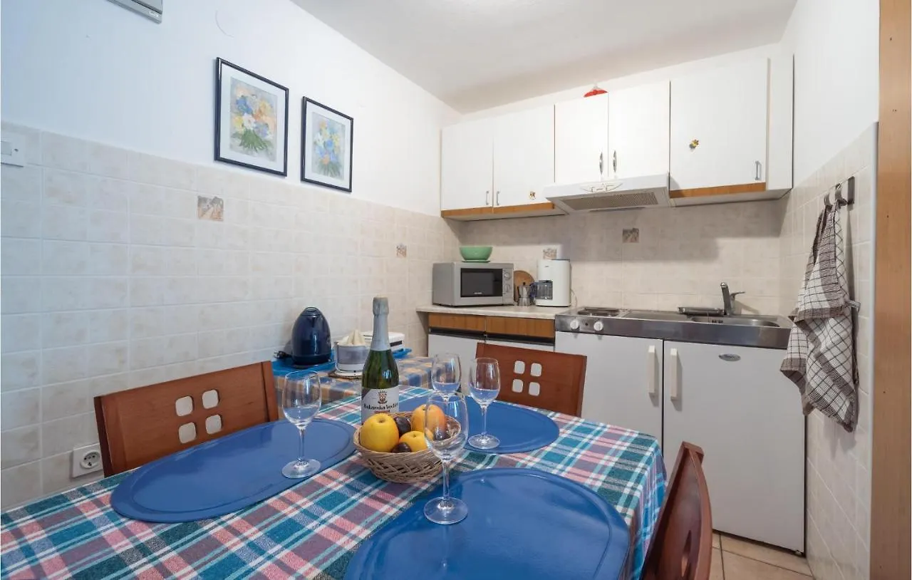 Pet Friendly Apartment In Pavicini With Wifi